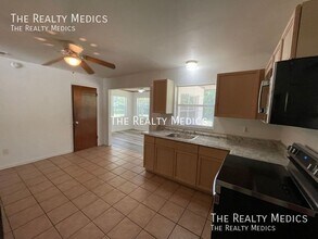 526 S Thompson Ave in DeLand, FL - Building Photo - Building Photo