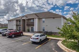 Pin Oak Apartments in Aurora, MO - Building Photo - Building Photo