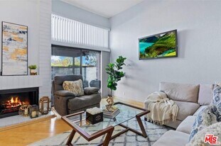 4555 Alla Rd in Marina Del Rey, CA - Building Photo