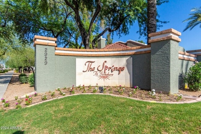 property at 2929 W Yorkshire Dr