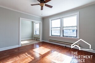 4546 N Damen Ave in Chicago, IL - Building Photo