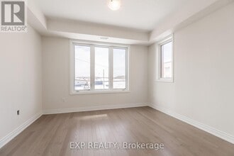 3289 Sixth Line in Oakville, ON - Building Photo - Building Photo