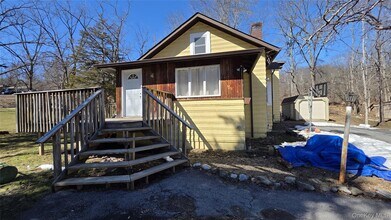 208 Glenmere Rd in Chester, NY - Building Photo - Building Photo