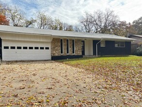 1008 Stuart Rd in Denton, TX - Foto de edificio - Building Photo