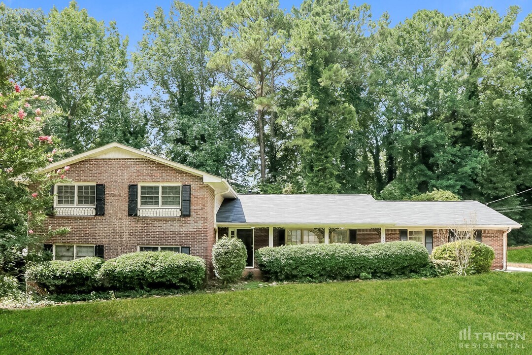 2944 Cherry Blossom Ln in East Point, GA - Building Photo
