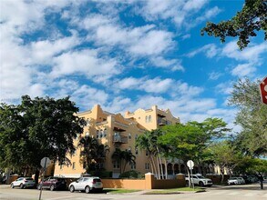 1400 Salzedo St, Unit 303 in Coral Gables, FL - Building Photo - Building Photo