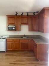 2703 Nelson Ave, Unit Quiet Studio in Redondo in Redondo Beach, CA - Foto de edificio - Building Photo