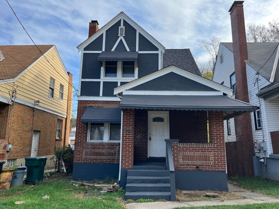 1134 Wells St in Cincinnati, OH - Building Photo