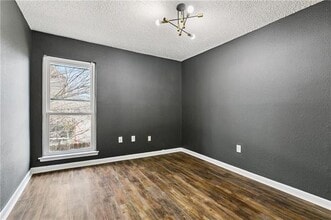 241 Helen St in Terrytown, LA - Foto de edificio - Building Photo