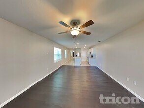 4447 Blue Rock Dr in Sanford, FL - Foto de edificio - Building Photo