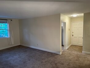 500 E Lancaster Ave, Unit Saint Davids Park 1BR in Wayne, PA - Building Photo - Building Photo