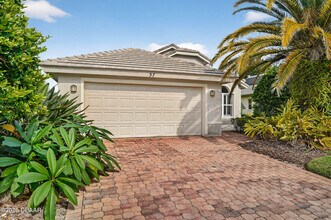 37 Bay Pointe Dr in Ormond Beach, FL - Building Photo - Building Photo