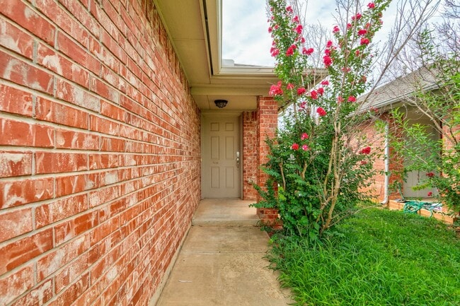 11014 SW 5th St in Yukon, OK - Building Photo - Building Photo