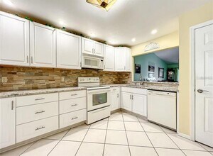 1 Escondido Cir in Altamonte Springs, FL - Building Photo - Building Photo