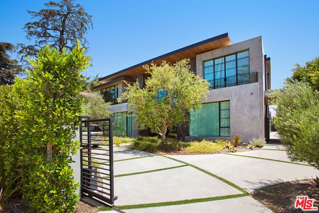 610 Foothill Rd in Beverly Hills, CA - Building Photo - Building Photo