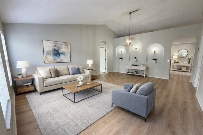 12052 Villa Rd in Spring Hill, FL - Building Photo - Building Photo