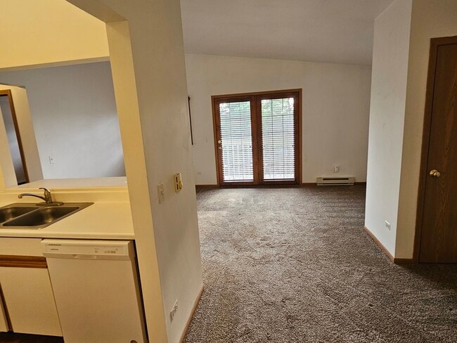 330 Leah Ln in Woodstock, IL - Building Photo - Building Photo