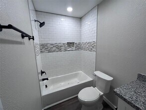 7317 Briefway St-Unit -A in Houston, TX - Building Photo - Building Photo