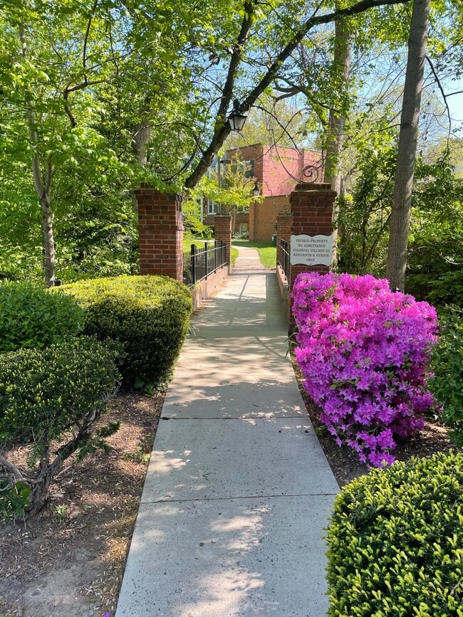 1821 N Rhodes St, Unit 263 in Arlington, VA - Foto de edificio - Building Photo
