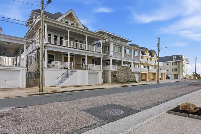 property at 123 S Berkley Square