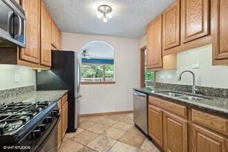 234 S Cedarcrest Dr in Schaumburg, IL - Building Photo - Building Photo