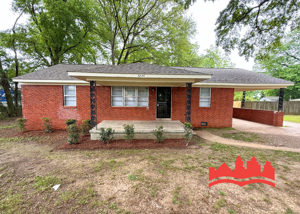 Spacious 3-Bedroom, 1-Bath Home for Rent! in Memphis, TN - Building Photo
