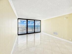 3000 N Ocean Dr, Unit 32B in Riviera Beach, FL - Foto de edificio - Building Photo
