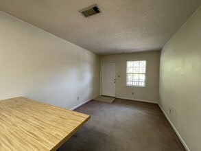 215 Darsey Rd in Hinesville, GA - Building Photo - Building Photo