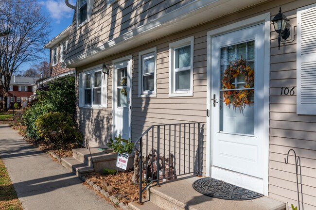 East Gate Condominiums in Hamden, CT - Building Photo - Building Photo