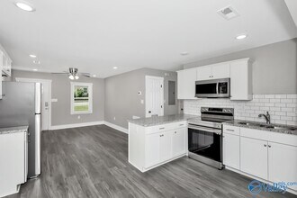 908 Fairway Dr NW in Huntsville, AL - Foto de edificio - Building Photo