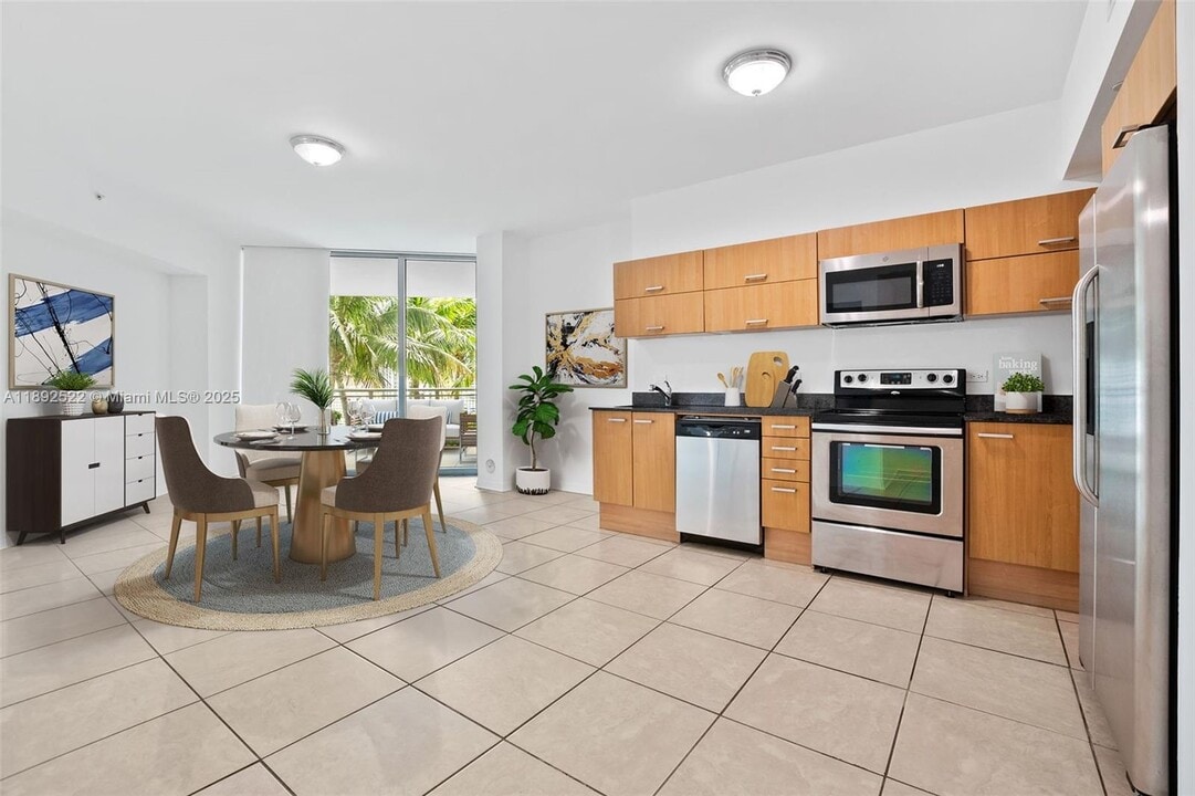 350 S Miami Ave in Miami, FL - Building Photo