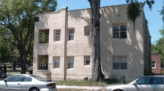 547 28th St Apartments