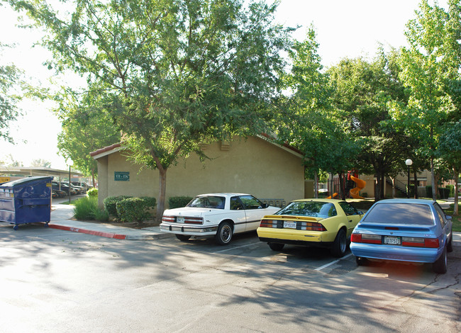 Casa Velasco in Fresno, CA - Building Photo - Building Photo