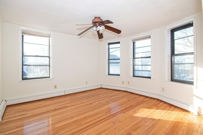 29 William St, Unit 22 in Worcester, MA - Building Photo - Building Photo