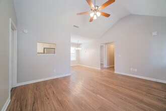 613 Zellwood Dr in La Vergne, TN - Building Photo - Building Photo