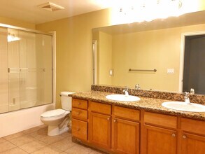 7526 N Laurel Canyon Blvd in North Hollywood, CA - Building Photo - Building Photo