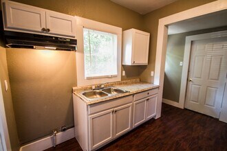 524 St Martin Ave in San Antonio, TX - Building Photo - Building Photo