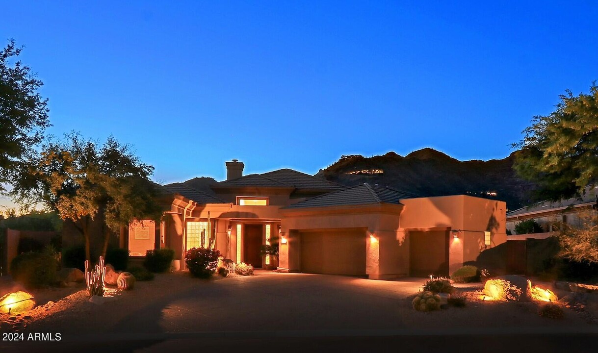 6564 E Whispering Mesquite Trail in Scottsdale, AZ - Foto de edificio