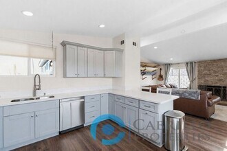 2047 Finch Ln in San Diego, CA - Building Photo - Building Photo