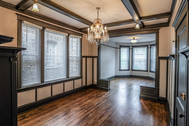 836 N Maplewood Ave, Unit 3