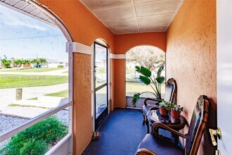 18406 Van Nuys Cir in Port Charlotte, FL - Building Photo - Building Photo