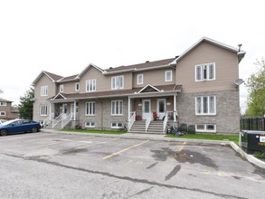 500 Ovana Cres in Alfred and Plantagenet, ON - Building Photo - Building Photo