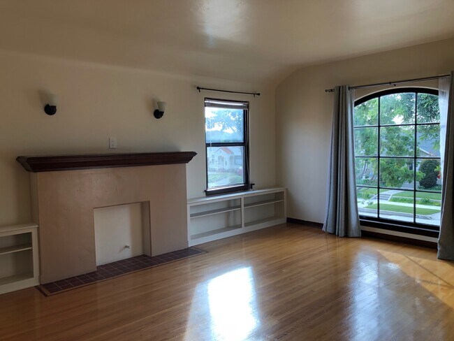 3728 Lewis Ave in Long Beach, CA - Building Photo - Building Photo