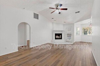 1420 Stoneway Dr NW in Albuquerque, NM - Building Photo - Building Photo