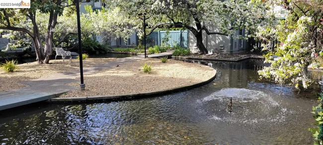 1036 Oak Grove Rd, Unit 33 in Concord, CA - Building Photo - Building Photo