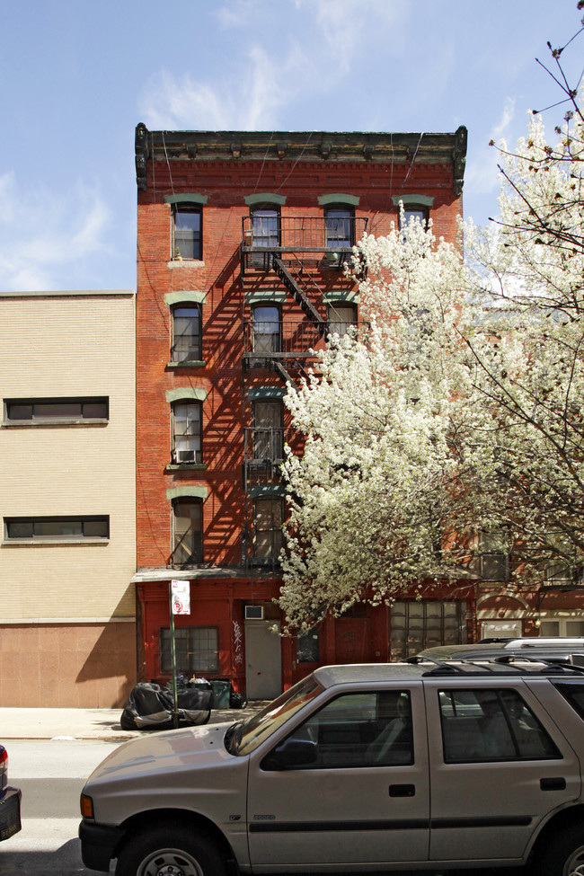 187 E 7th St in New York, NY - Building Photo - Building Photo