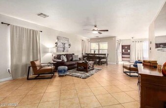 7500 E Deer Valley Rd in Scottsdale, AZ - Building Photo - Building Photo