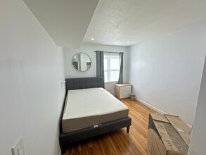 287 Dorchester St, Unit 3 in Boston, MA - Building Photo - Building Photo