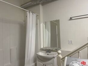 2763 Fairmount Ave in Montrose, CA - Building Photo - Building Photo