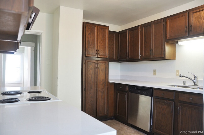 102 NW 60th St in Seattle, WA - Foto de edificio - Building Photo